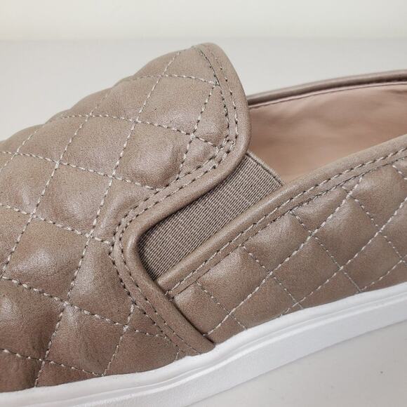Steve Madden Zaander Quilted Slip On Sneakers Tan Leather Womens Size 9.5 - Picture 9 of 11